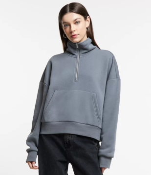 Blusão Em Moletom Com Gola Alta E Bolso Canguru Cinza