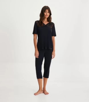 Pijama Longo Em Liganete Com Detalhe Em Renda Preto