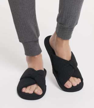 Pantufa Aberta Com Tiras Transpassadas Texturizada Preto