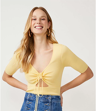 Blusa Em Tricô Com Amarração E Recorte No Decote Amarelo