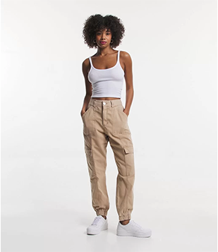 Calça Jogger Em Sarja Com Bolsos Cargo Bege