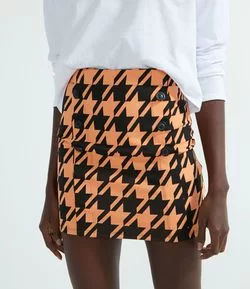 Saia Curta Reta Estampa Xadrez Pied-de-Poule com Botões