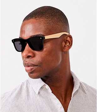 Óculos de Sol Quadrado com Hastes em Bambu e Lente Inteira Preto