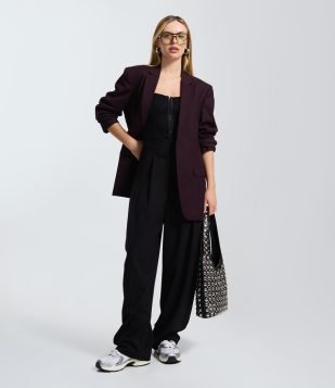 Calça Barrel Alfaiatada com Fechamento Deslocado e Pregas Preto