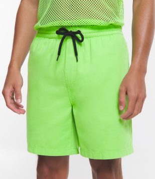 Bermuda em Sarja com Elástico no Cós e Cordão Verde Limão