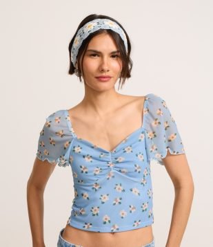 Blusa Cropped em Tule com Manga Soltinha e Estampa Floral Azul