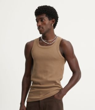 Regata Regular Básica em Ribana Marrom Médio