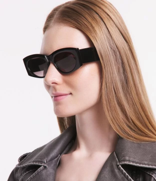 Óculos De Sol Retangular Com Lente Degradê E Hastes Largas Preto