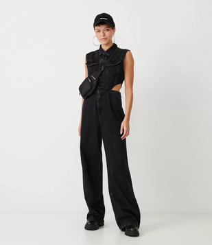 Macacão Longo Jeans Com Recorte Vazado Na Cintura Preto