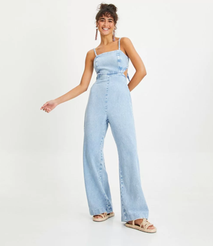 Macacão Longo Em Jeans Com Recorte Lateral E Amarração Nas Costas Azul