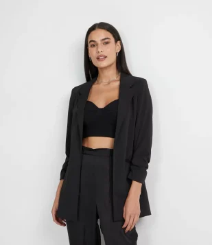 Blazer Alongado Em Crepe Com Franzidinho Na Manga Preto