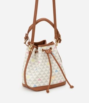 Bolsa Bucket Média em PU Estampa Triângulos Coloridos com Alça Curta e Longa U