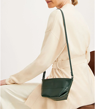 Bolsa Transversal com Costuras Contrastantes Verde