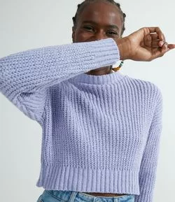 Blusão Suéter Cropped em Tricô com Golinha Alta e Fio Metalizado