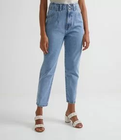 Calça Mom Jeans com Cós Diferenciado e Sem Estampa