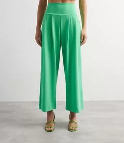 Calça em Viscose com Cós Largo e Pregas Frontais