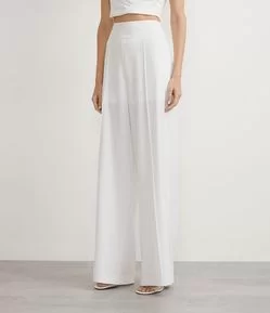 Calça Pantalona em Crepe com Recorte e Pala na Cintura