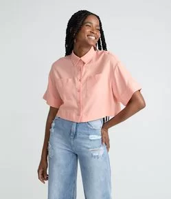 Camisa Cropped em Viscolinho com Manga Curta e Bolsos