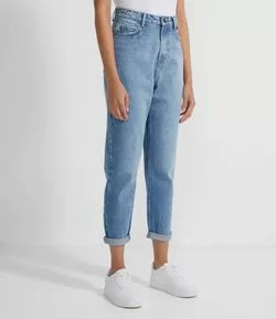 Calça Mom em Jeans Básica