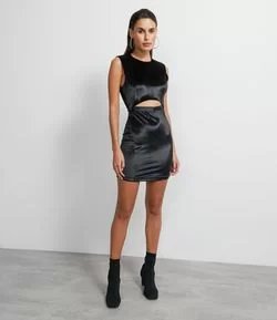 Vestido Muscle Tee Curto em Veludo