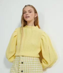 Blusão Suéter em Tricô com Gola Alta e Manga Bufante