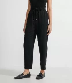 Calça Fluída em Crepe com Cós Elástico e Amarração