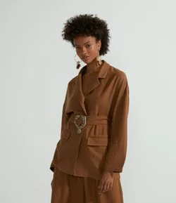 Blazer Amplo em Viscolinho com Cinto e Fivela Diferenciada