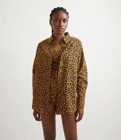 Camisa Oversized em Tricoline com Estampa Animal Print Onça