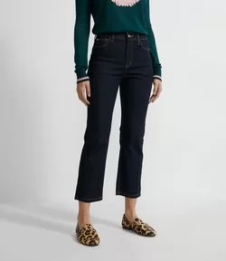 Calça Reta Jeans com Bordado de Coração no Bolso Traseiro