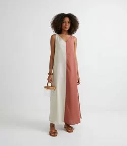Vestido Longo em Viscolinho com Decote V Bicolor