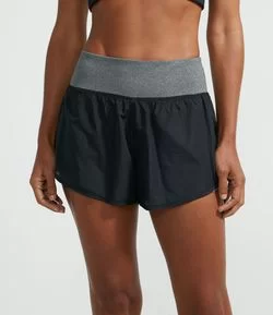 Short Runner Esportivo Duplo com Bolso Funcional no Cós