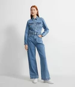 Macacão Wide Leg Jeans com Costuras e Bolsos Frontais