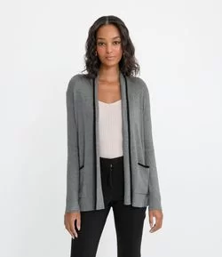 Cardigan Alongado em Tricô com Bolsos e Detalhes Contrastantes