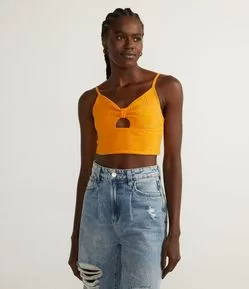 Blusa Regata Cropped em Laise Texturizada com Recorte Frontal