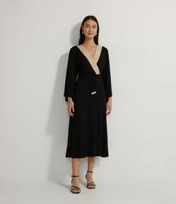 Vestido Midi em Viscolycra com Decote V Contrastante e Amarração na Cintura