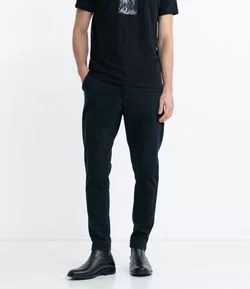 Calça Slim com Bolsos