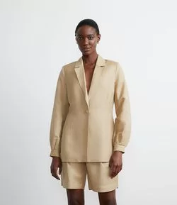 Blazer em Viscolinho Sem Estampa com Fechamento em Botão