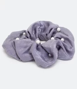 Scrunchie Tecido Efeito Acetinado com Pérolas