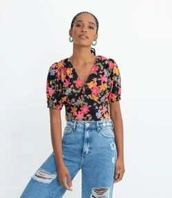 Blusa Curta com Mangas Bufantes e Estampa Floral