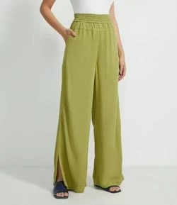 Calça Pantalona em Viscose com Elástico no Cós e Detalhe de Pespontos