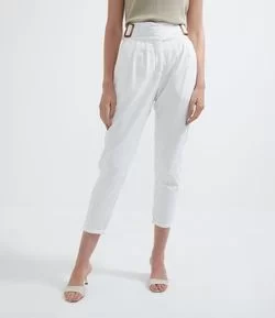 Calça Casual em Veludo Fechamento por Fivelas nas Laterais