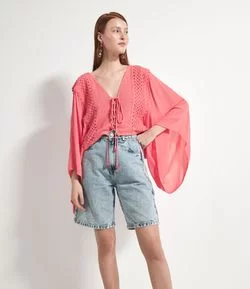 Blusa Manga Longa Ampla com Renda e Amarração Frontal 