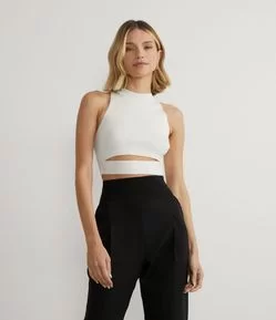Blusa Regata Cropped em Tricô Canelado com Detalhe Cruzado na Barra