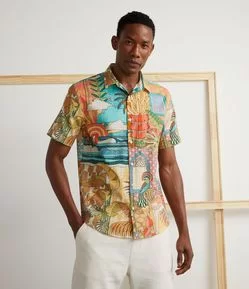 Camisa Manga Curta em Voal Estampa Tropical