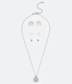 Conjunto Brincos e Colar em Metal com Plaquinhas