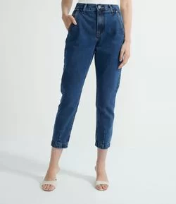 Calça Mom Jeans Lisa com Pregas na Barra