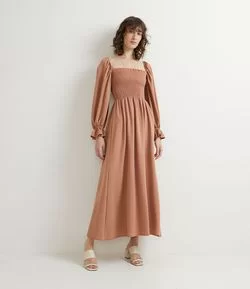 Vestido Midi em Viscose Liso com Lastex no Busto e Mangas Bufantes