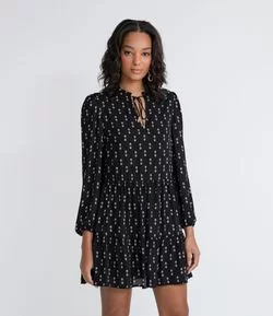 Vestido Curto em Chiffon com Manga Longa e Babados na Saia