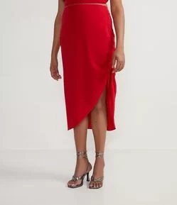 Saia Midi em Crepe com Barra Irregular e Puxadinho na Lateral