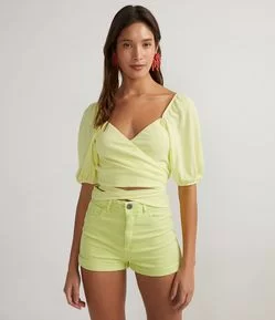 Blusa Cropped com Decote Transpassado e Amarração